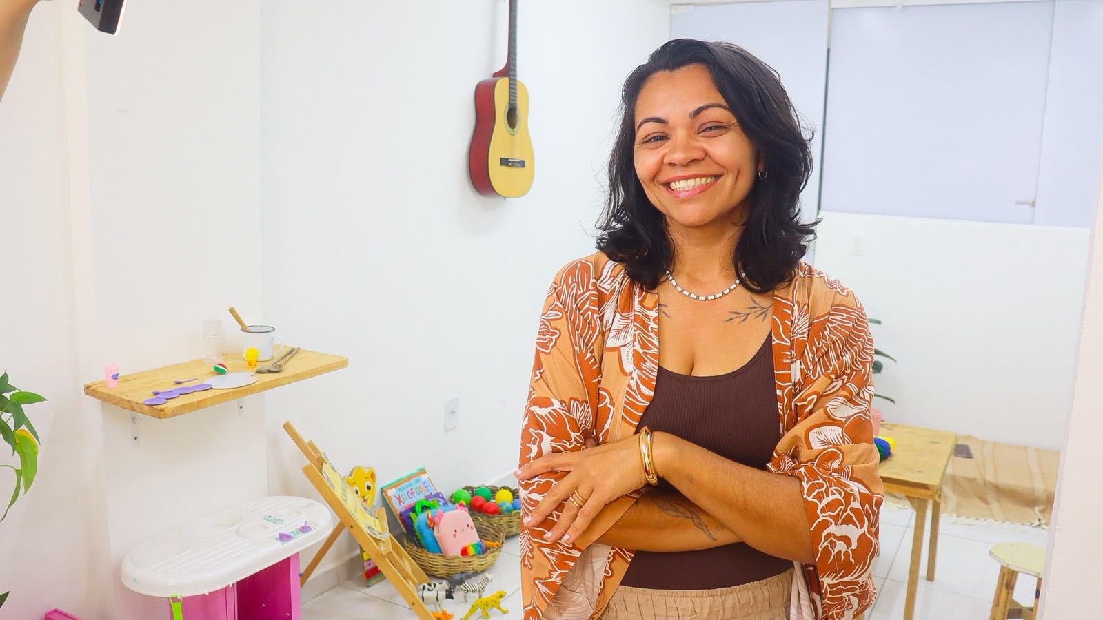 Contação de histórias e oficina criativa aproximam crianças da literatura infantil antirracista em Campina Grande